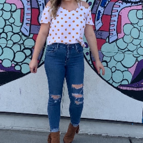 Monteau white and orange off the shoulder top - Picture 4 of 4